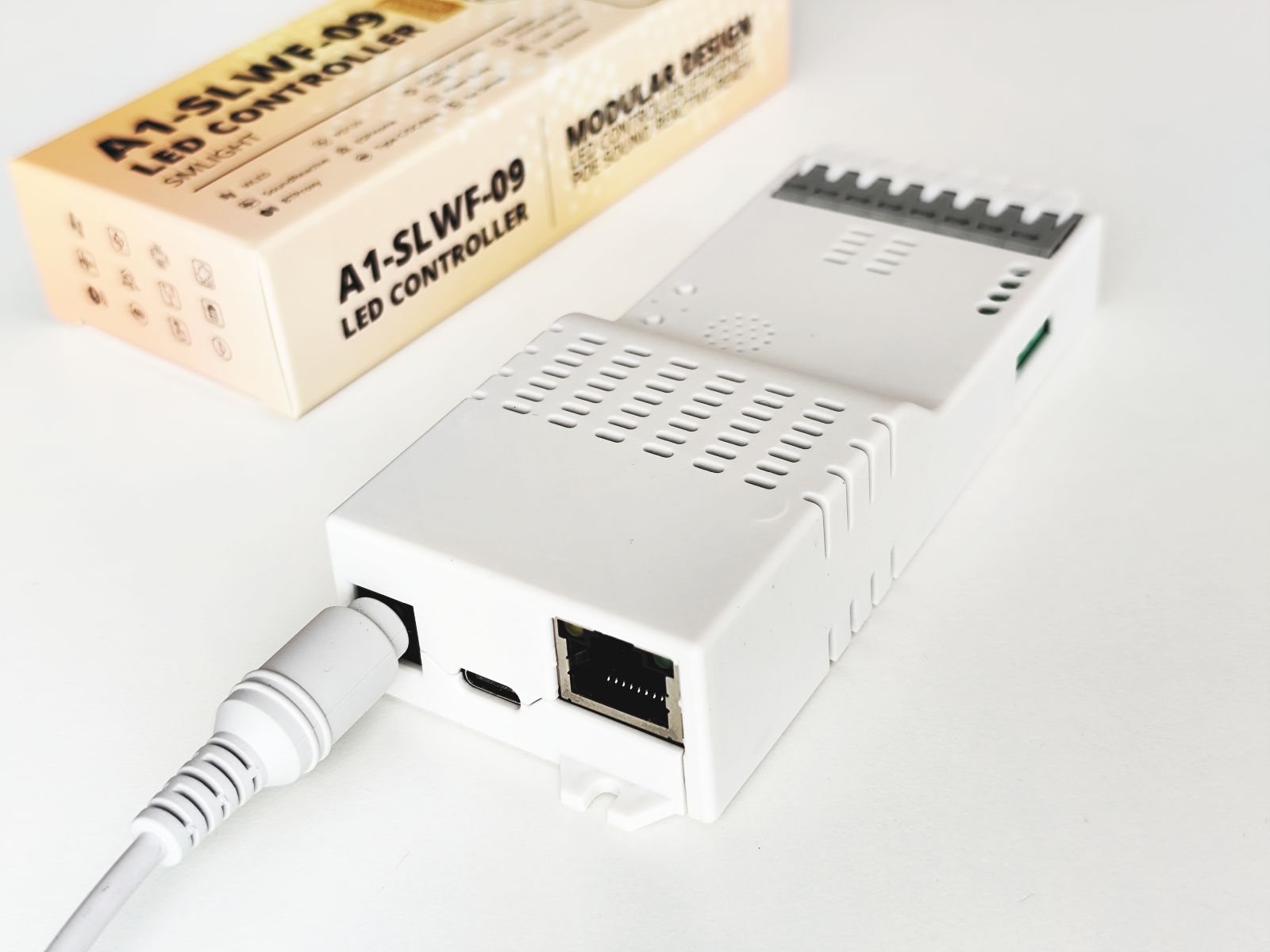 WLED LED Controller SMLIGHT SLWF-09 – ESP32 Modular Controller with Ethernet, PoE & Mic Support